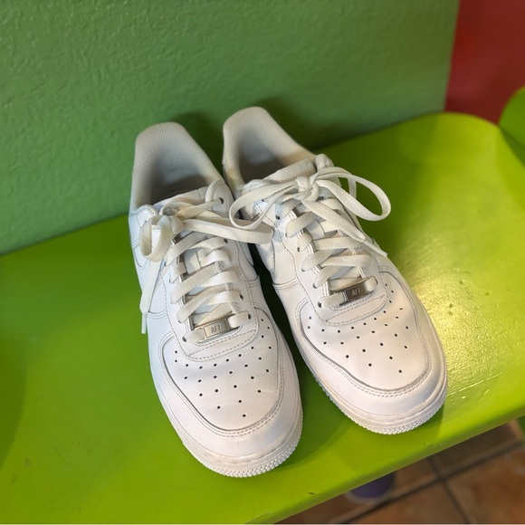 Nike air force one. Women’s size 8 1/2. - Picture 3 of 11
